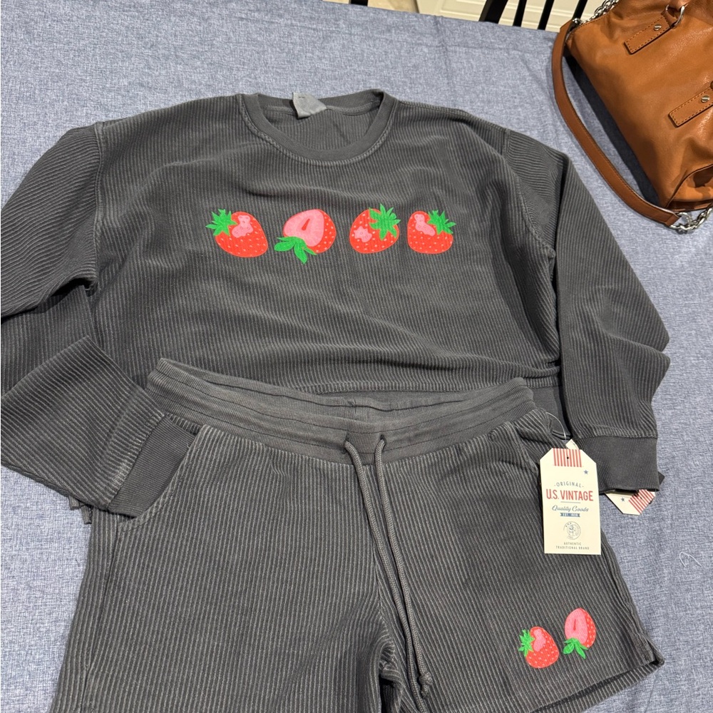 NWT US Vintage Gray Short Set w/ Strawberry Design SZ Lg